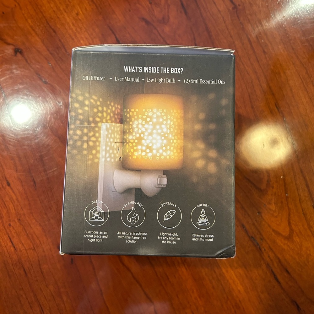 Bluzen Ceramic Plug-In Oil Diffuser - Picture 4 of 4